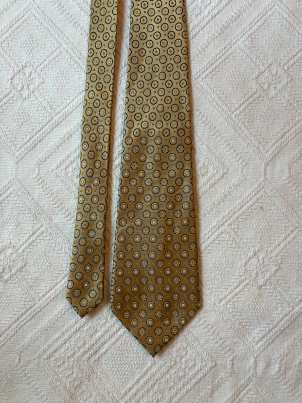 Tasso Elba 100% Silk Vintage Geometric Medallion Men's Tie Gold